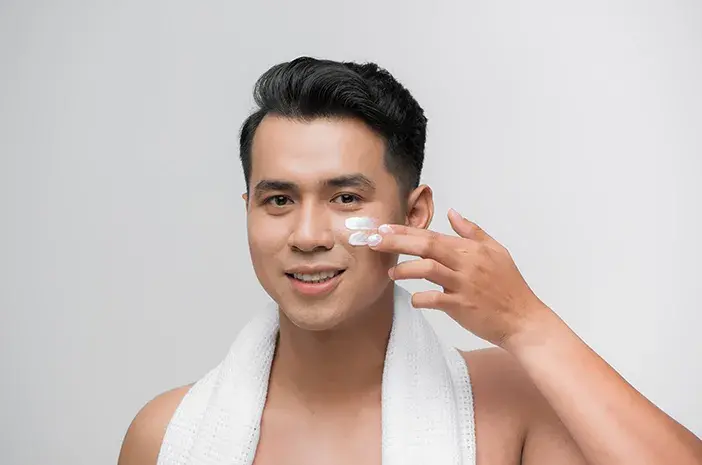 produk skincare pria_pria dengan kulit wajah sehat